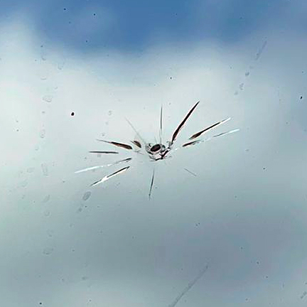 個案一 · 多腳放射裂痕已擴散